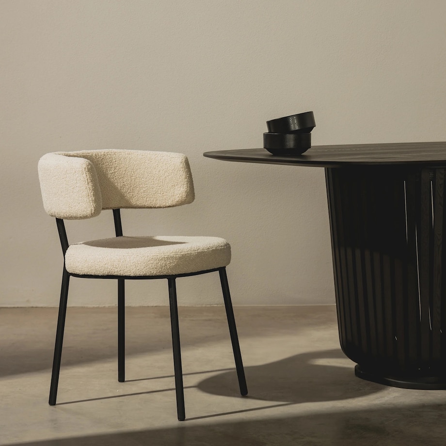 Krzesło IGUNIA-II 75x58x57 cm jasnobeżowe/czarne nóżki