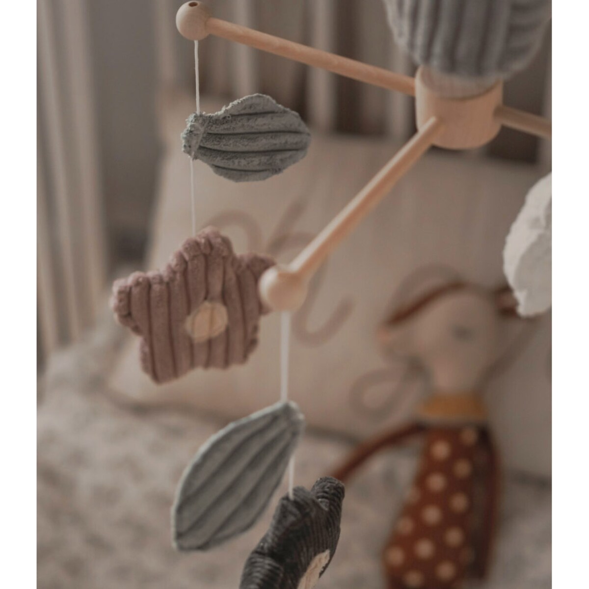 Daisy – karuzela do łóżeczka z obrotową pozytywką