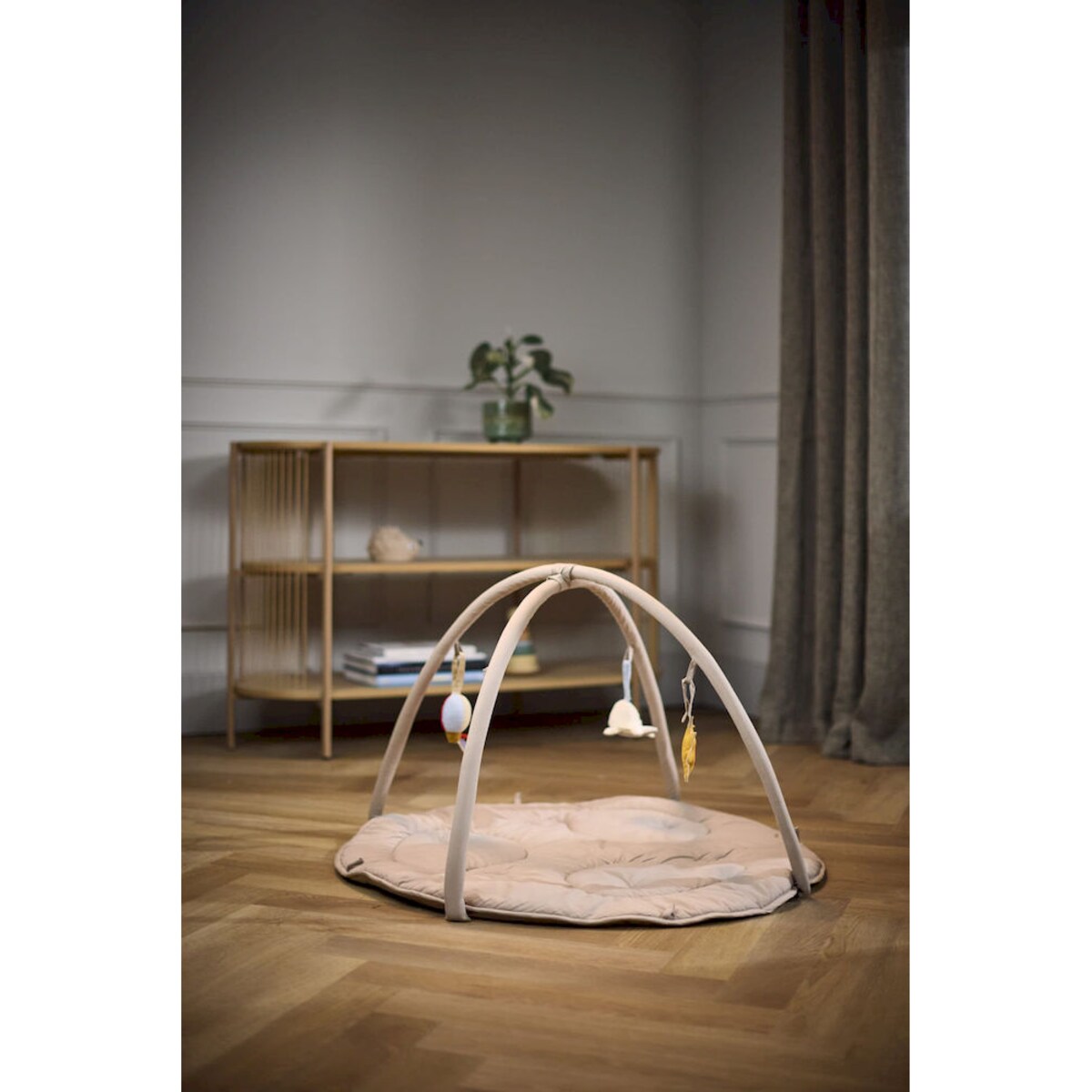 Filibabba Mata edukacyjna z 3 zabawkami Beige