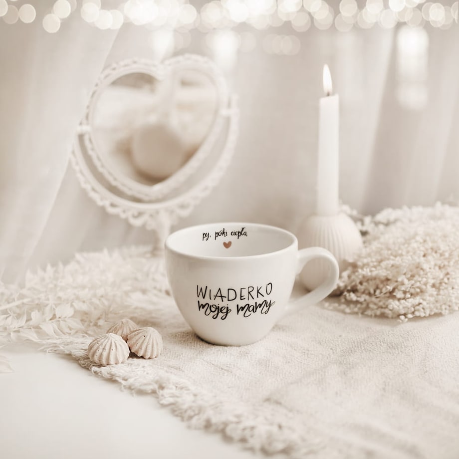 Biały kubek porcelanowy 500 ml - zabawny napis wiaderko mojej mamy dla mamy na Dzień Mamy