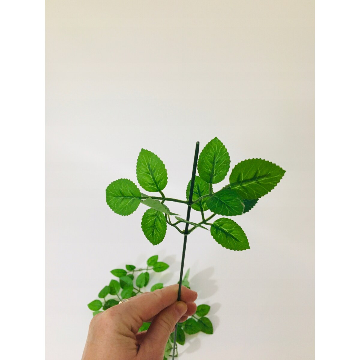 10x MAŁE SZTUCZNE LISTKI do kwiatów mydlanych bukietów stroika zielone róży