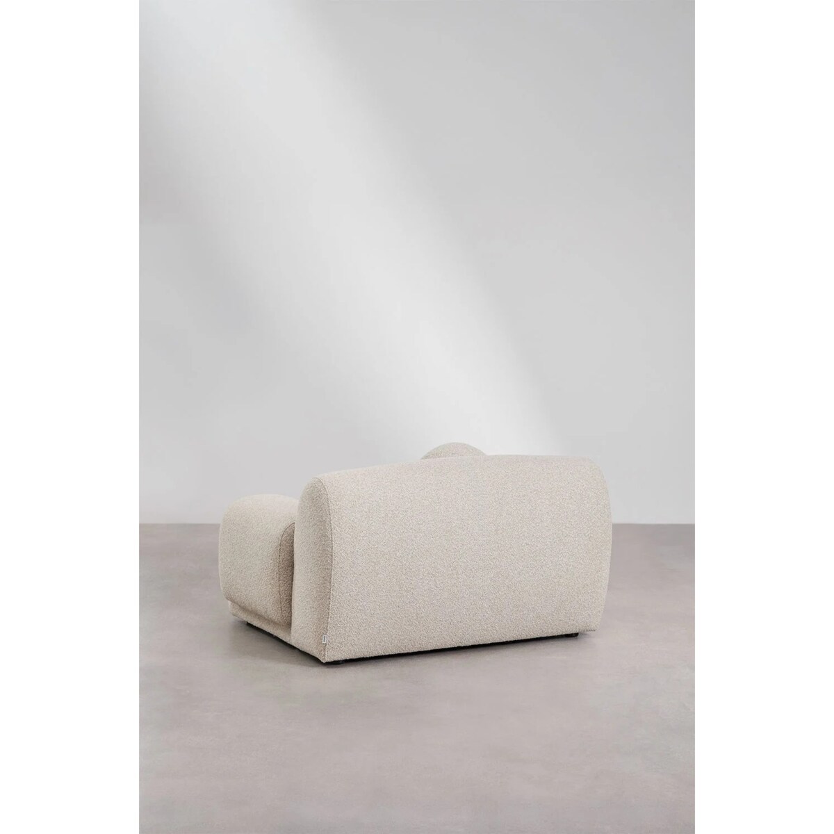 Fotel tapicerowany z poduszką Shirina, bouclé beżowy