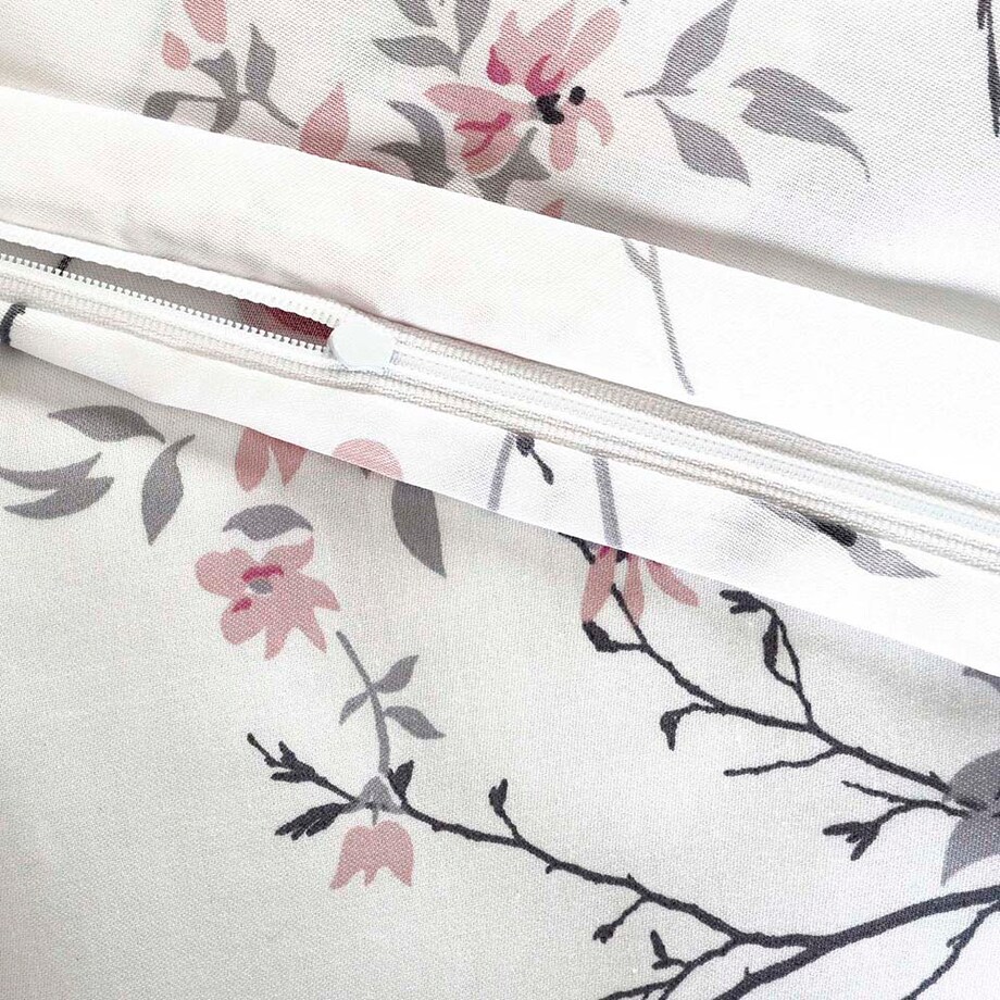 Pościel satyna bawełniana 200x220 Exclusive Gardenya biała w wiosenne różowe i niebieskie kwiaty