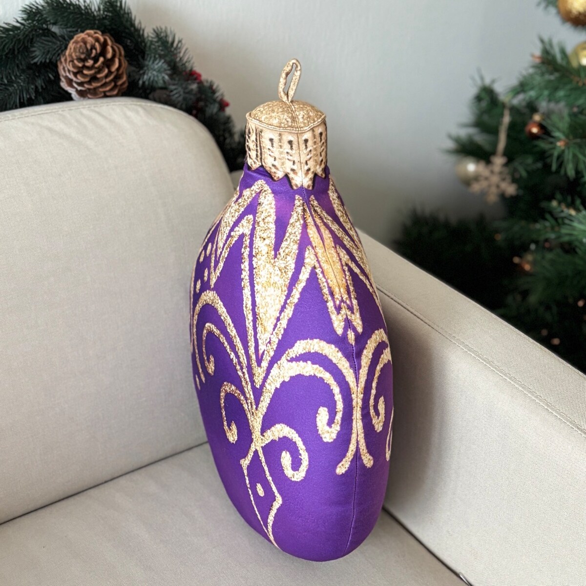 Poduszka dekoracyjna purpurowa Bombka duża