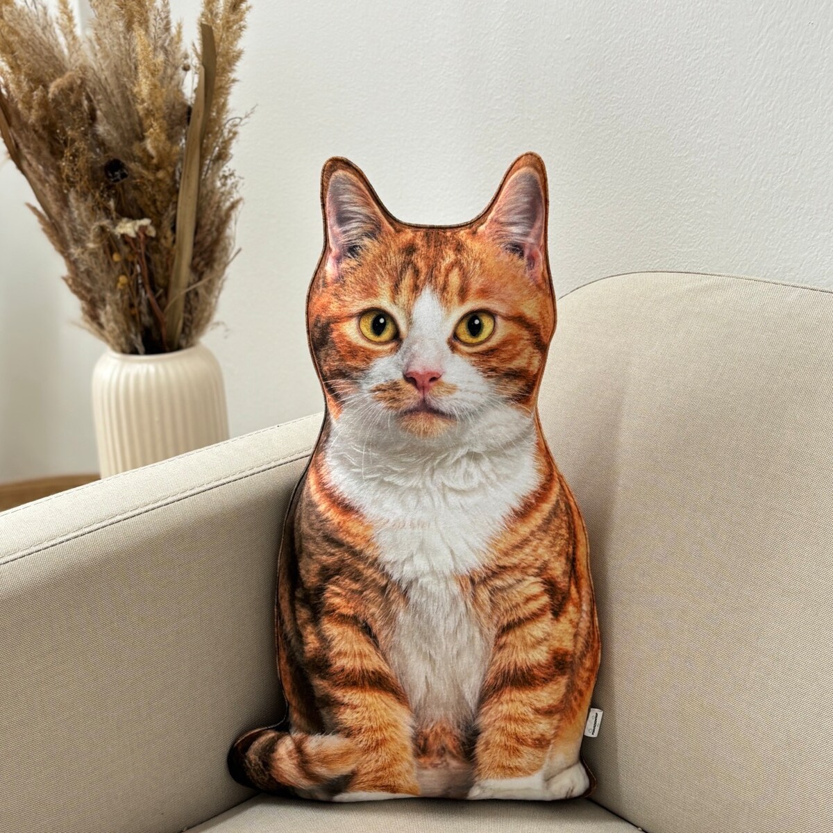 Poduszka dekoracyjna Kot rudy pręgowany z białymi łatkami