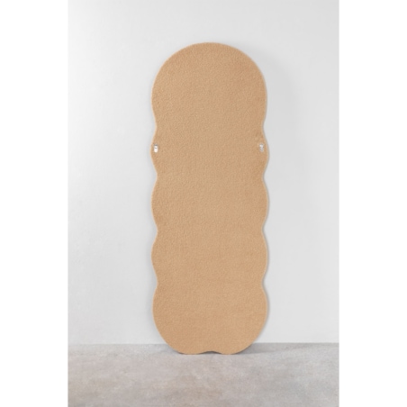 Lustro w falistej ramie bouclé brzoskwiniowe 160x60 cm