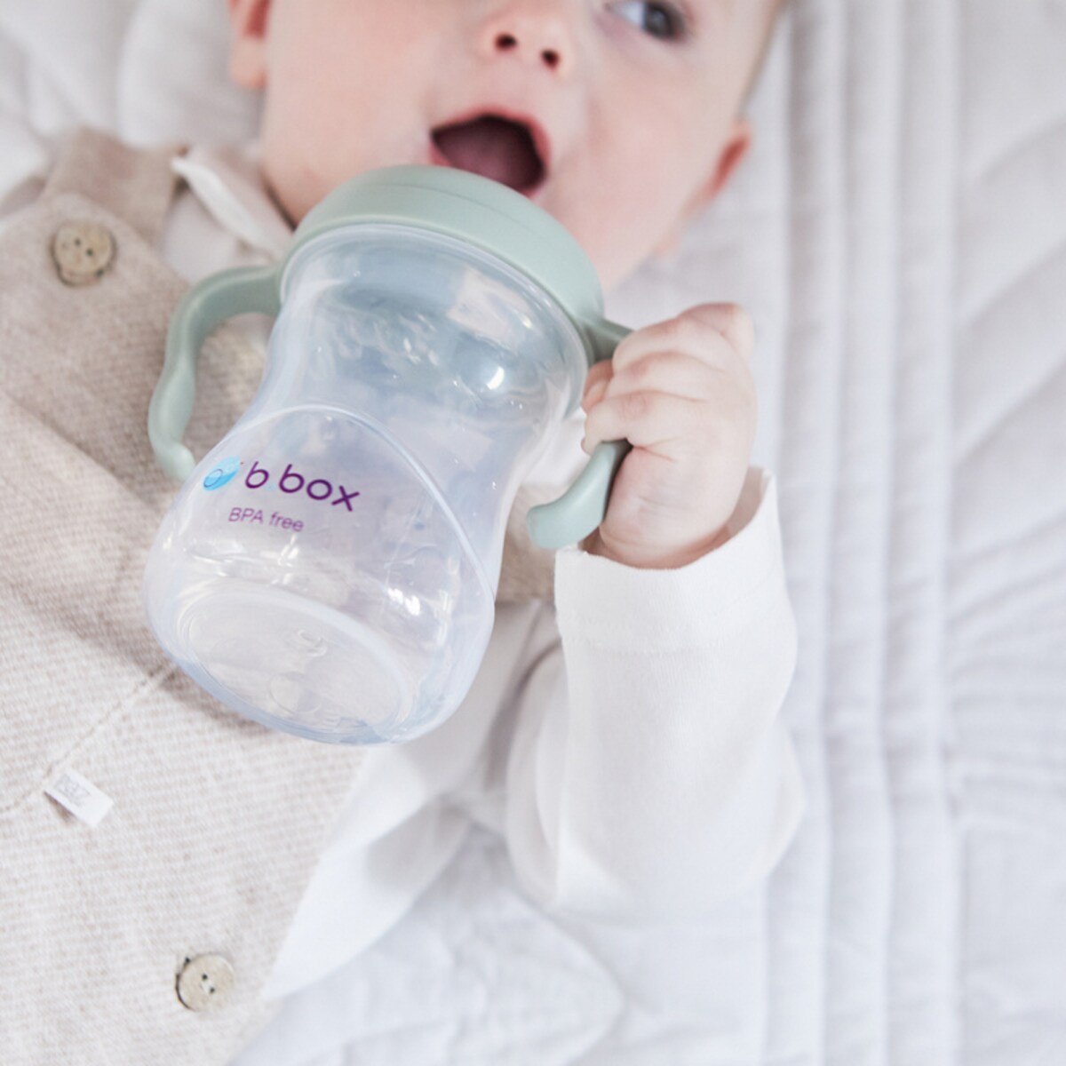 Kubek niekapek z miękkim ustnikiem dla dzieci 4m+ szałwiowy do nauki samodzielnego picia b.box