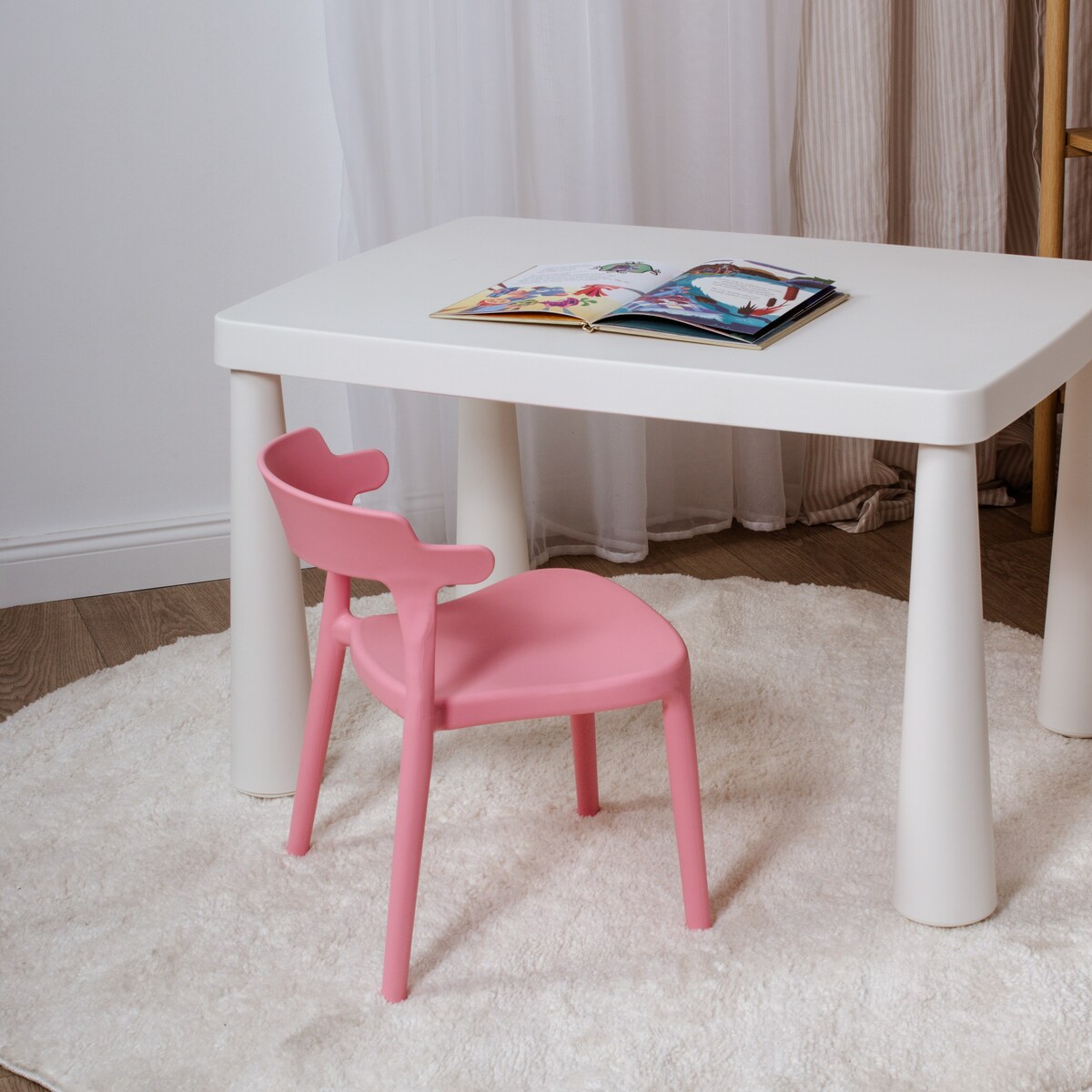 Krzesło dla dzieci różowe plastikowe stabilne dziecięce