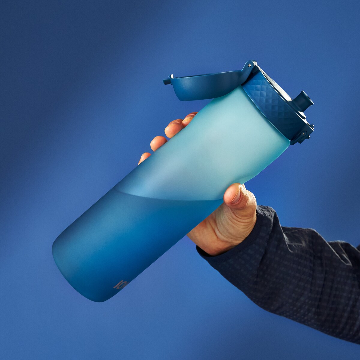 Butelka ION8 I8RF1000PTBMOT Motivator (Gradient Deep Teal/Sonic Blue)