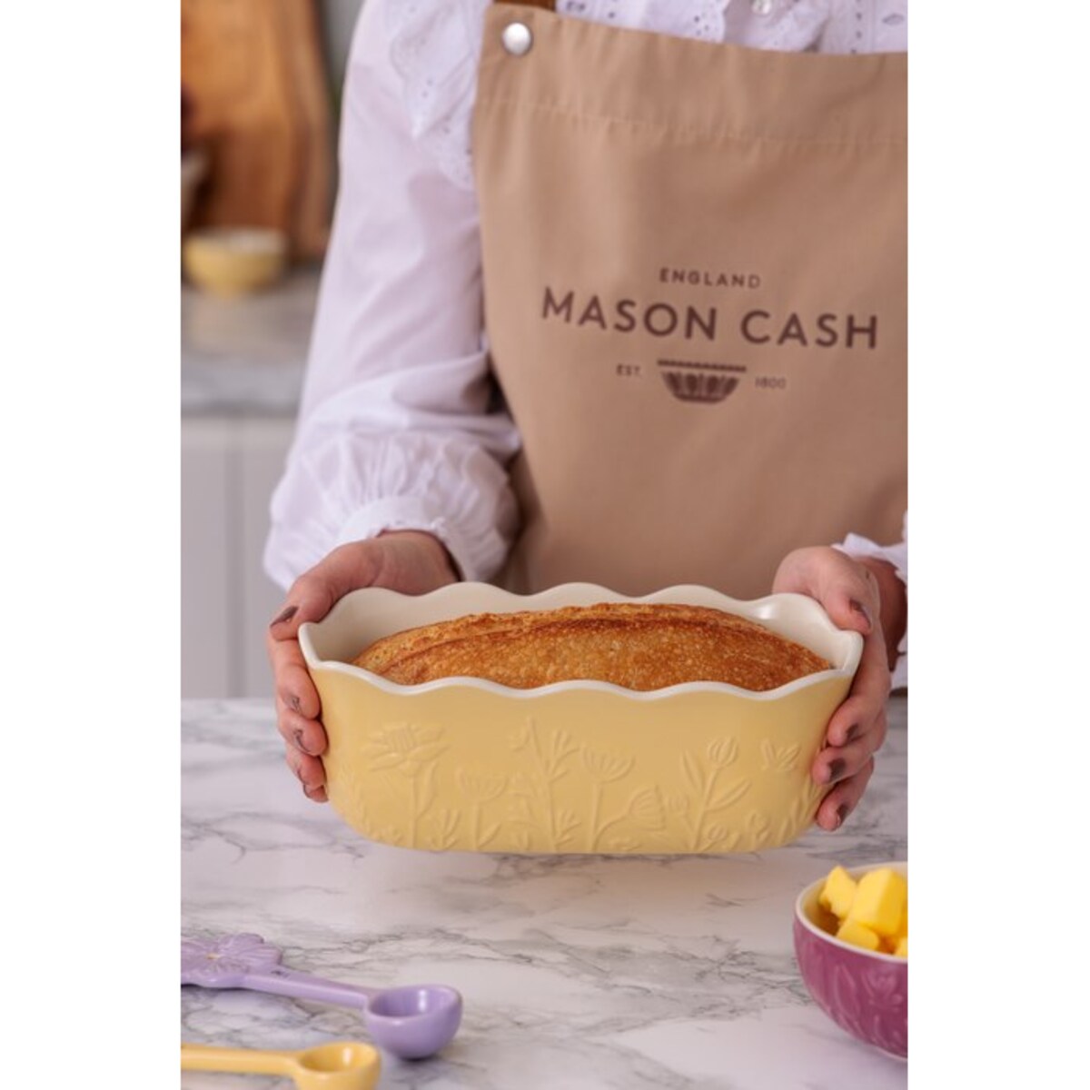 Forma do pieczenia chleba Mason Cash In the Meadow 23.5 cm żółta kamionkowa