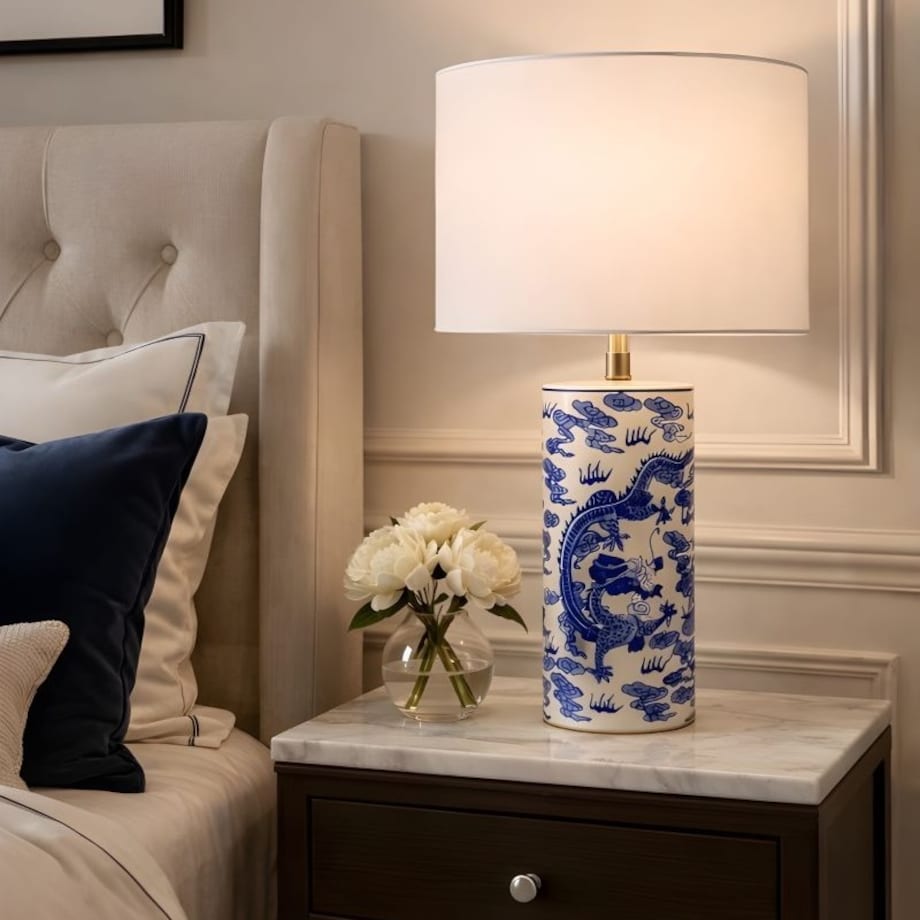 Lampa ceramiczna niebieska na komodę do salonu z białym abażurem MING