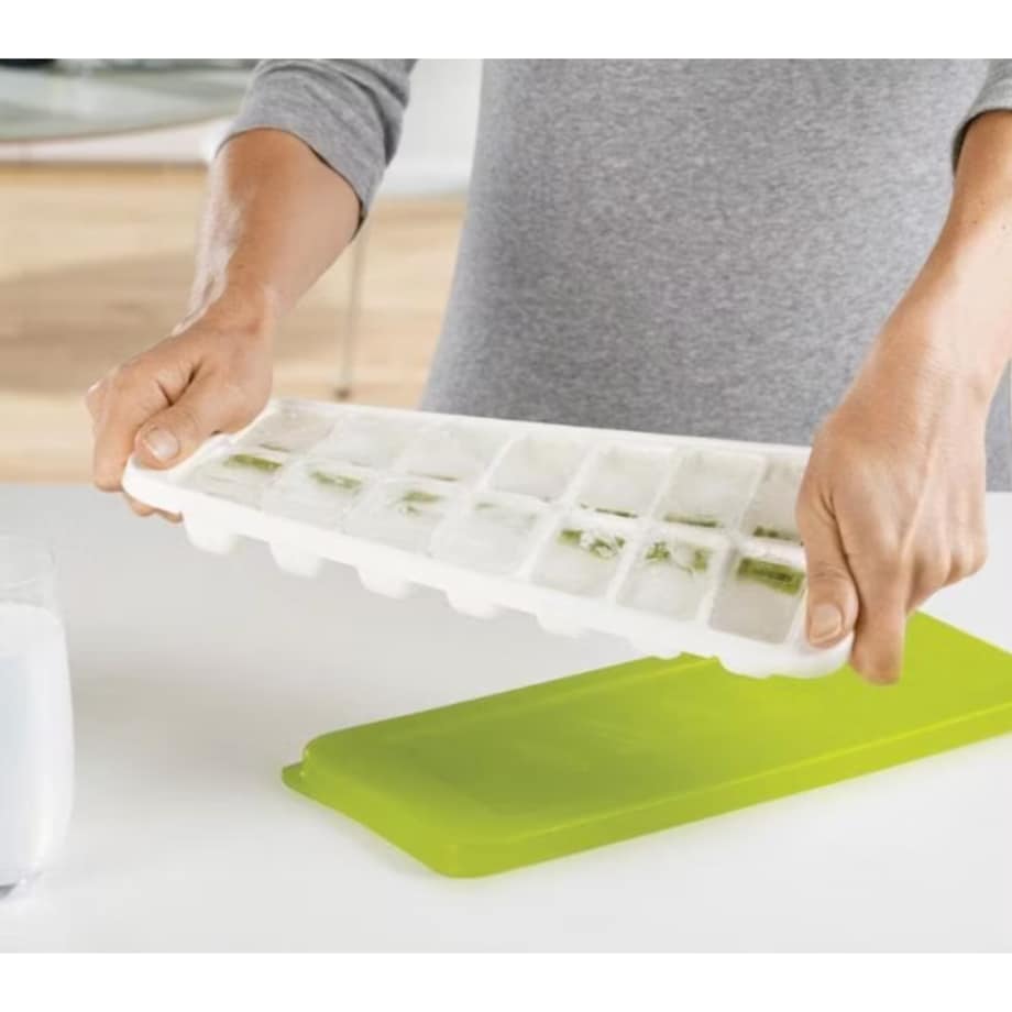Foremka do kostek lodu z pokrywką zielona, 13 x 32.2 x 3.5 cm, Joseph Joseph