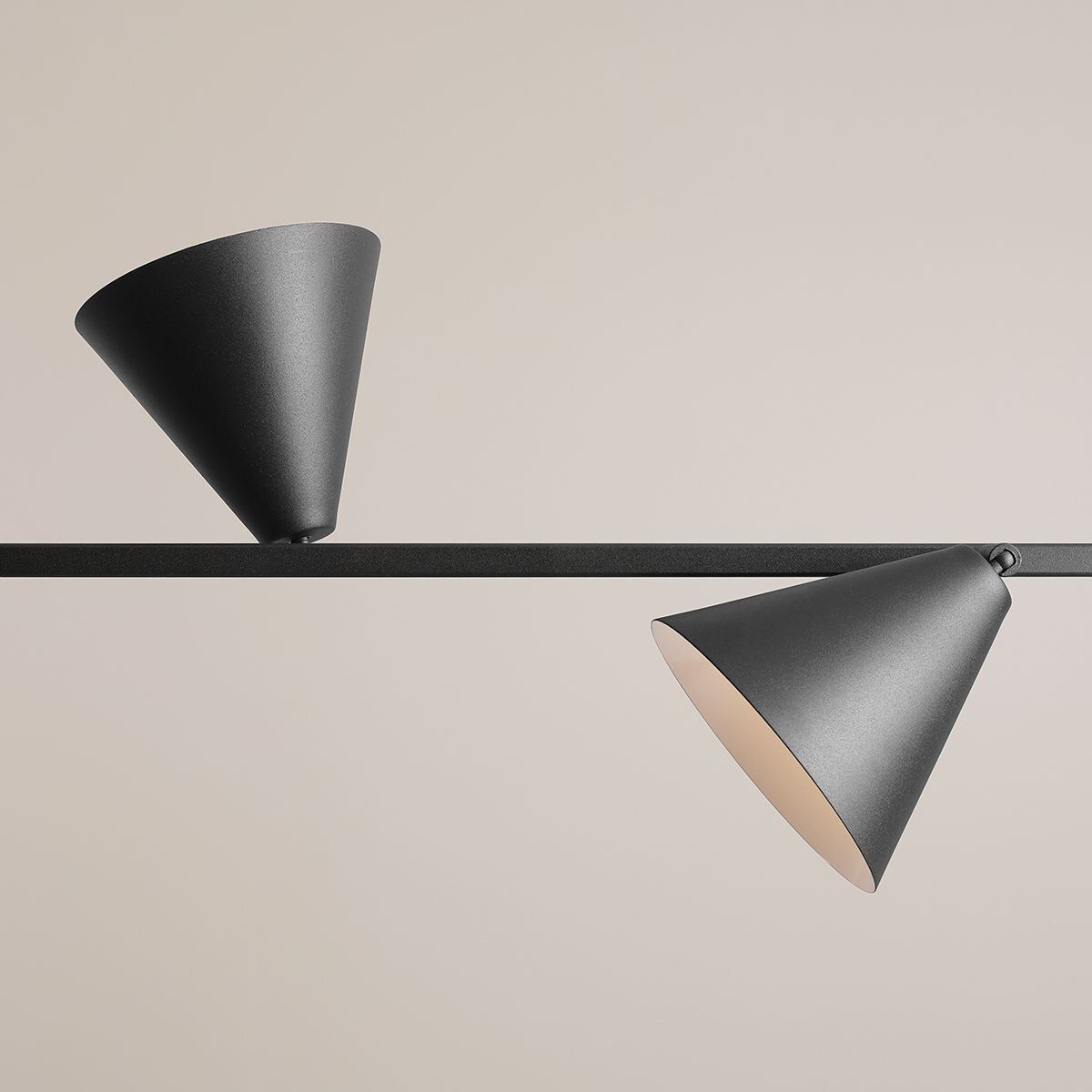 Modernistyczna lampa wisząca Form 1108L1 Aldex do salonu czarna