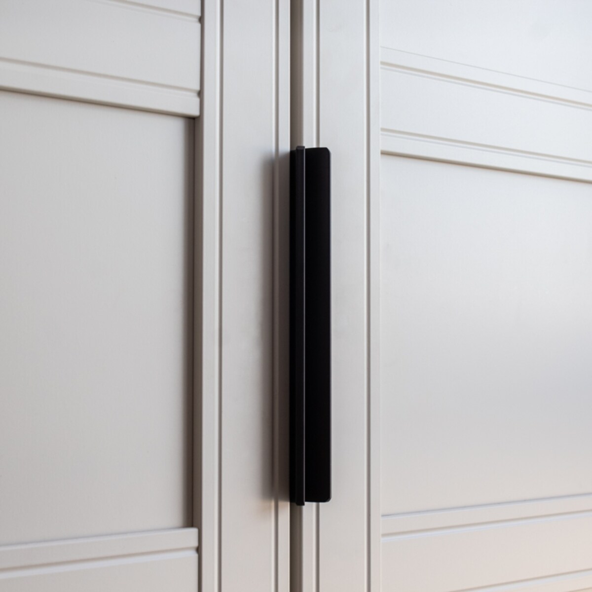 Uchwyt do mebli czarny meblowy krawędziowy do szafek szuflad mat loft 160mm