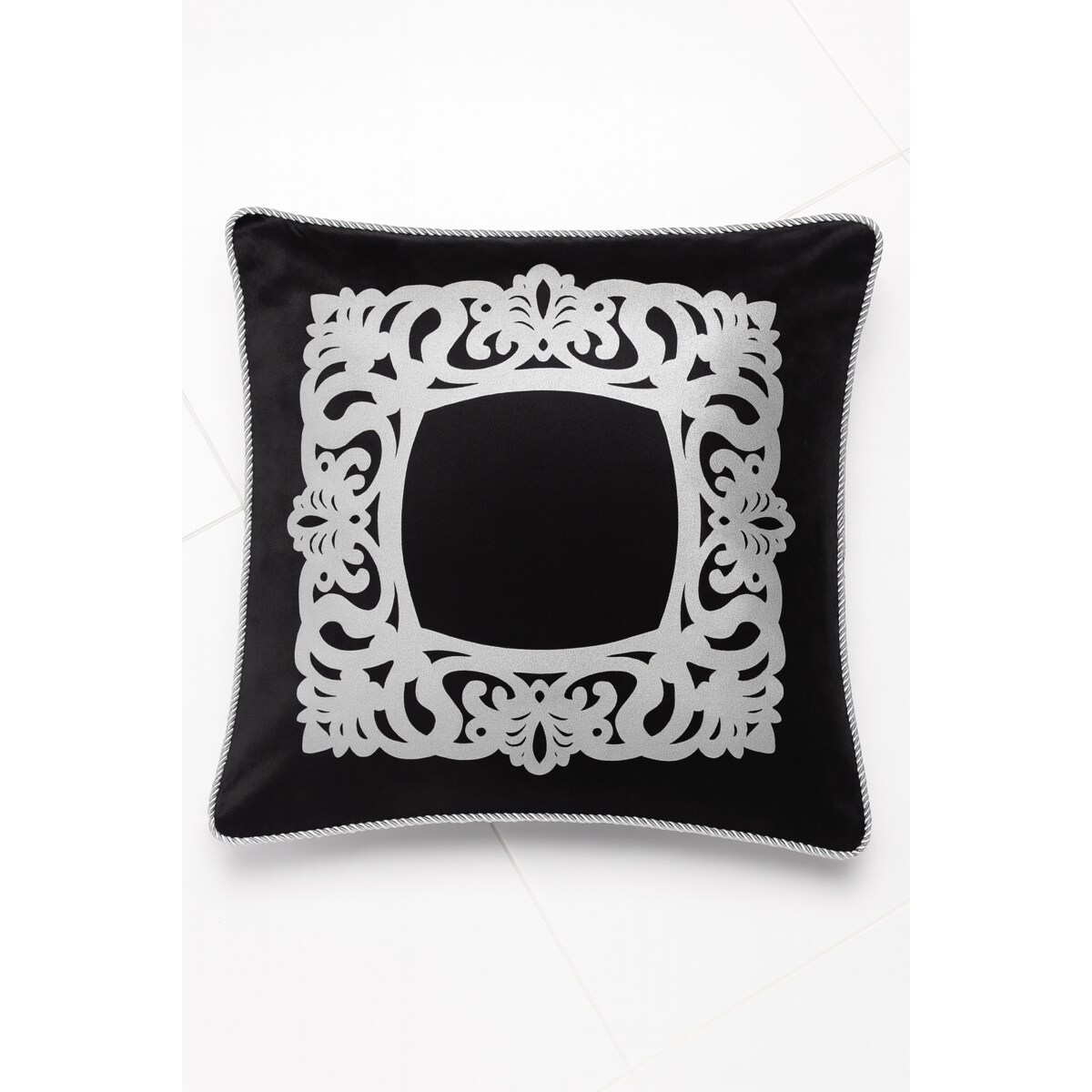 Poszewka na poduszkę dekoracyjną z ornamentem 60x60 czarna