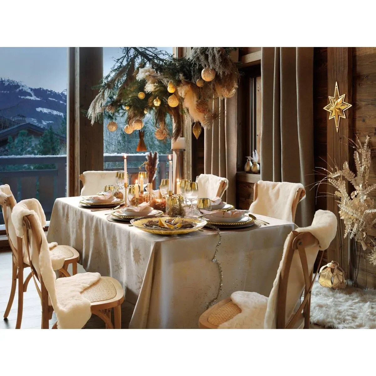 Obrus świąteczny, żakardowy, beżowo-złoty w gwiazdy, 140x360 cm