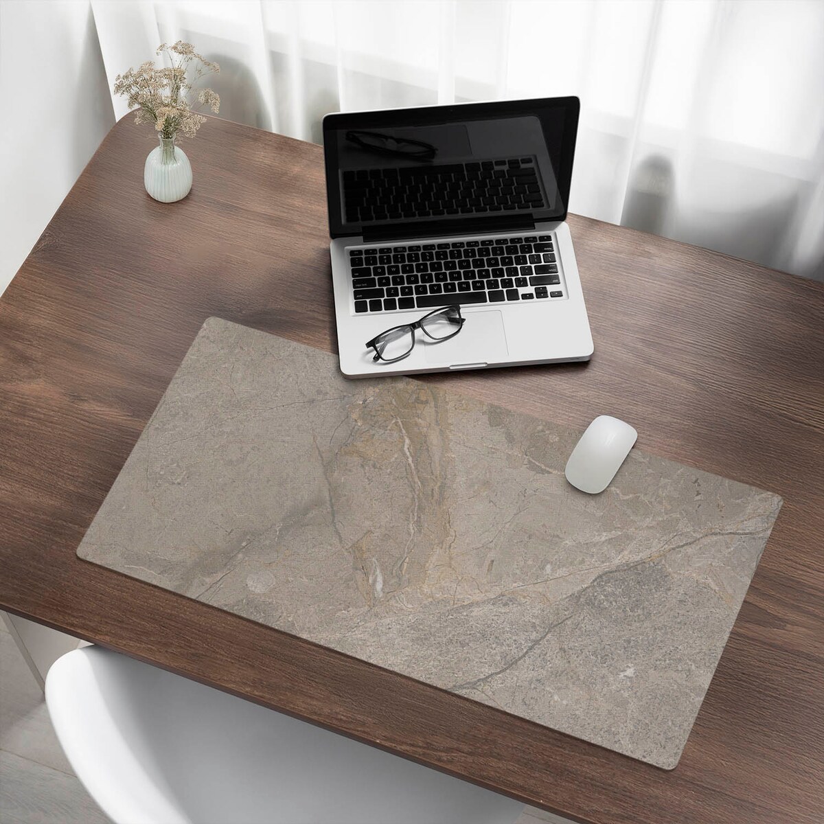 Beżowa mata na biurko Kamienny wzór naturalny, 90x45 cm