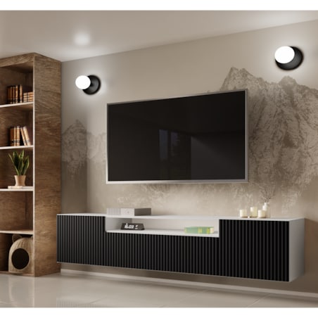 Szafka RTV NOELI, wisząca z ryflowanymi frontami pod telewizor-czarno-biała