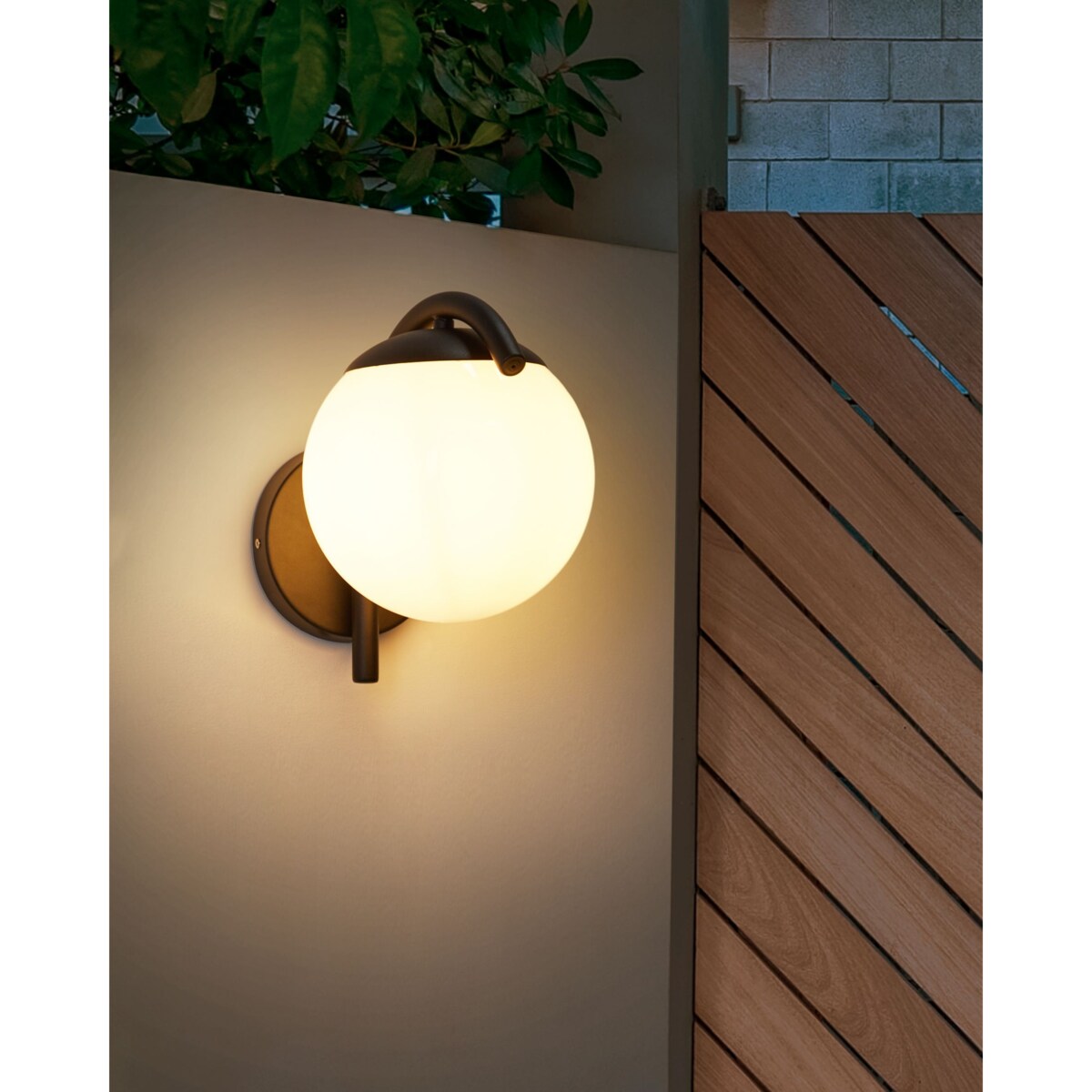 Lampa ścienna zewnętrzna czarna KULSI