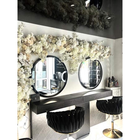 Instalacja z kwiatów białych i beżowych 220cm x 270cm