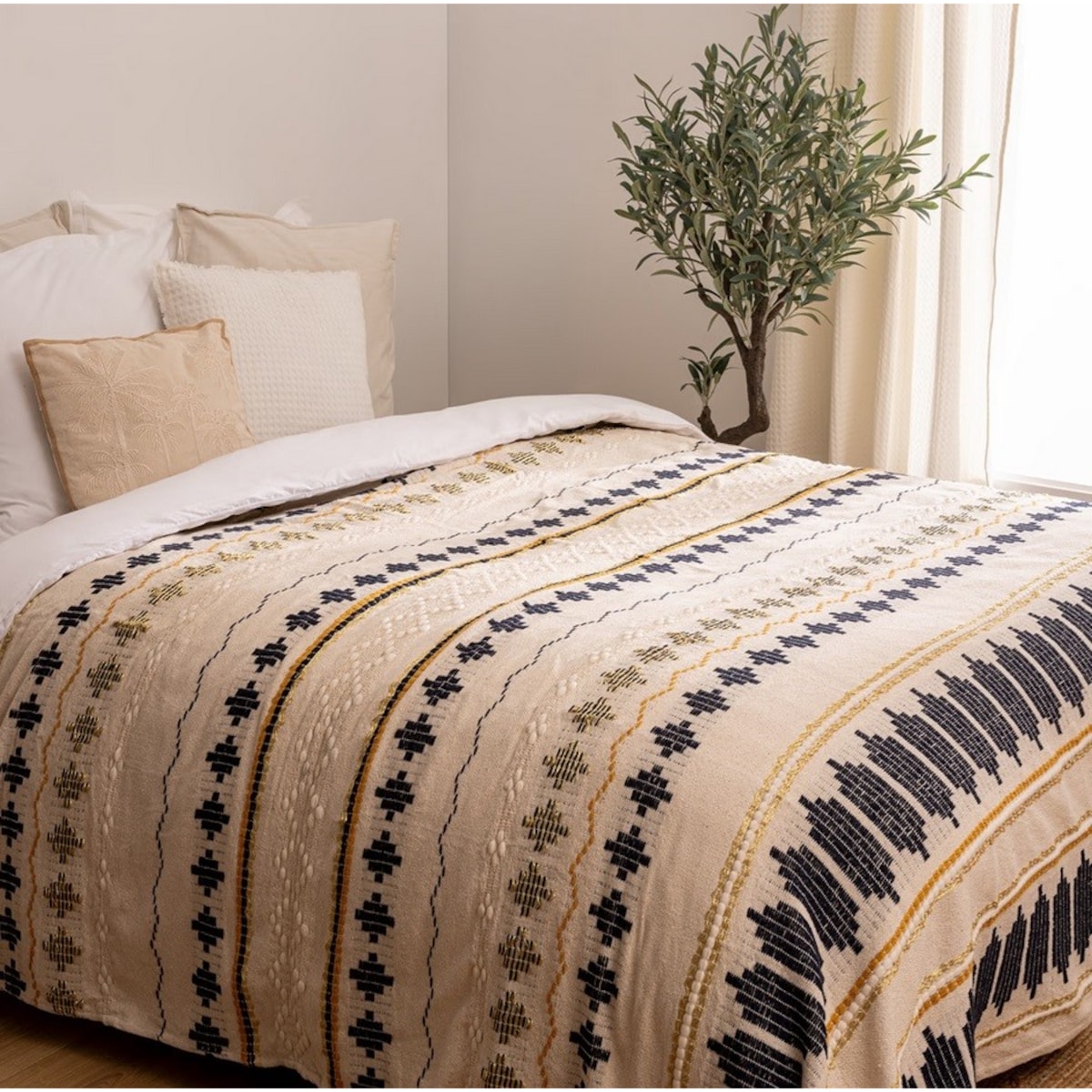 Narzuta na łóżko 240x260 cm z chwostami