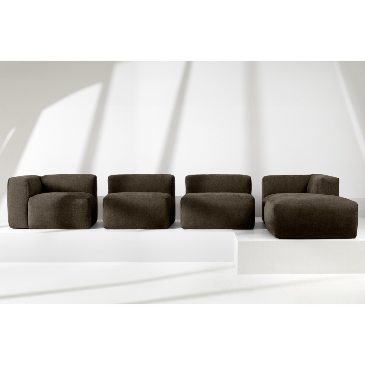 KONSIMO BUFFO Sofa narożna prawa 6-osobowa z wyjątkowo miękkim siedziskiem, kolor brązowy