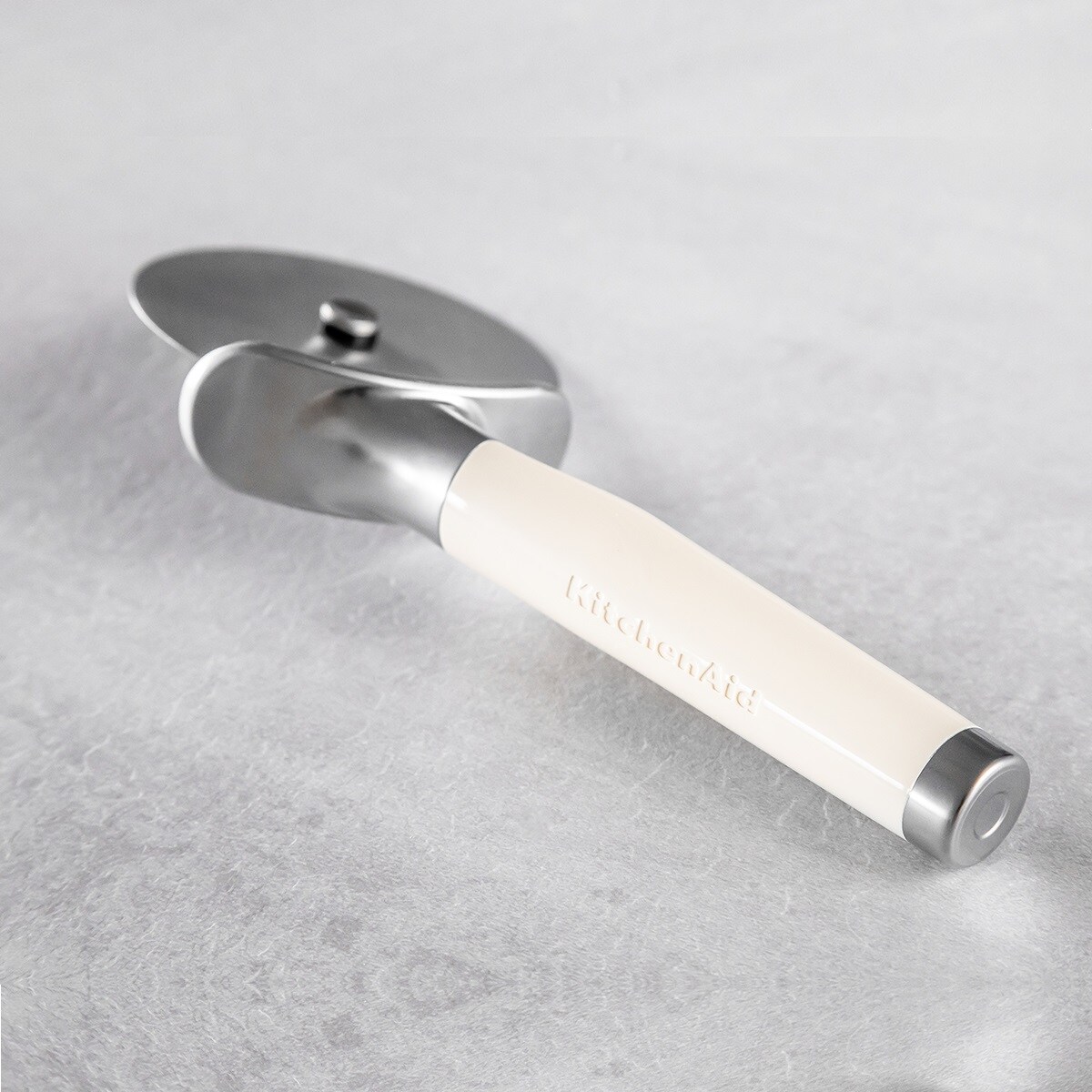 KitchenAid nóż do krojenia pizzy CORELINE Almond Cream