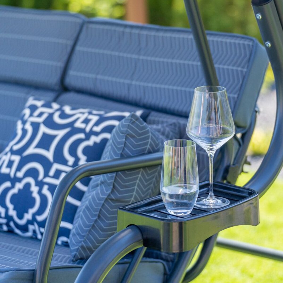 Grafitowa huśtawka ogrodowa z moskitierą Ines