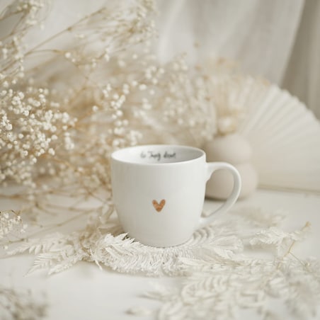 Biały kubek porcelanowy 300 ml - napis to twój dzień z motywem złotego serca na urodziny dla bliskiej osoby