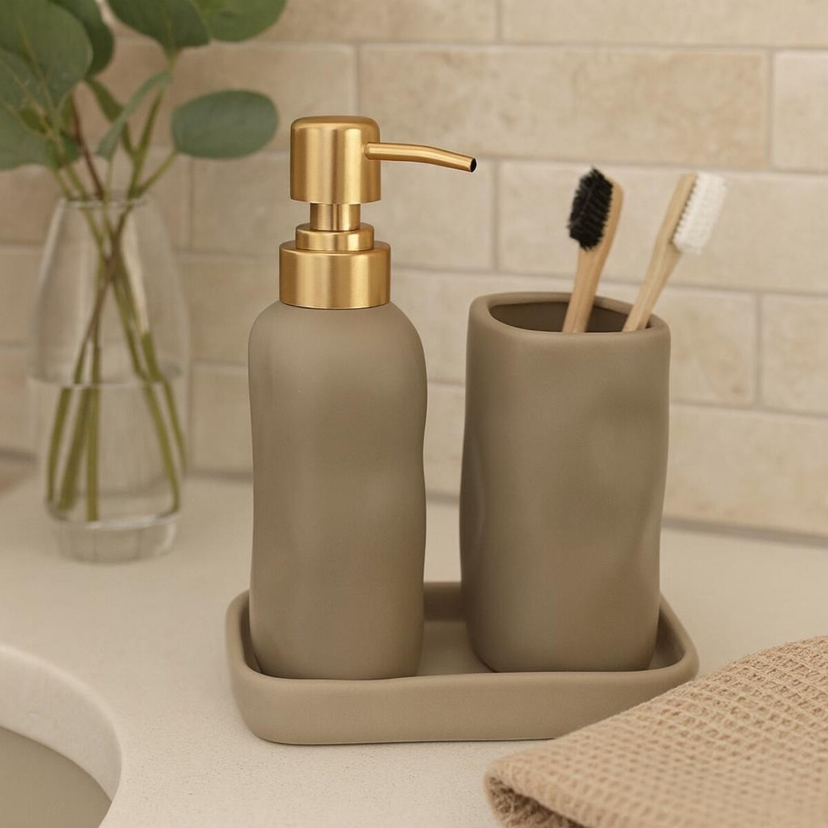 Komplet łazienkowy ze złotą pompką 400 ml 17x14x11 cm FLIKA beżowy