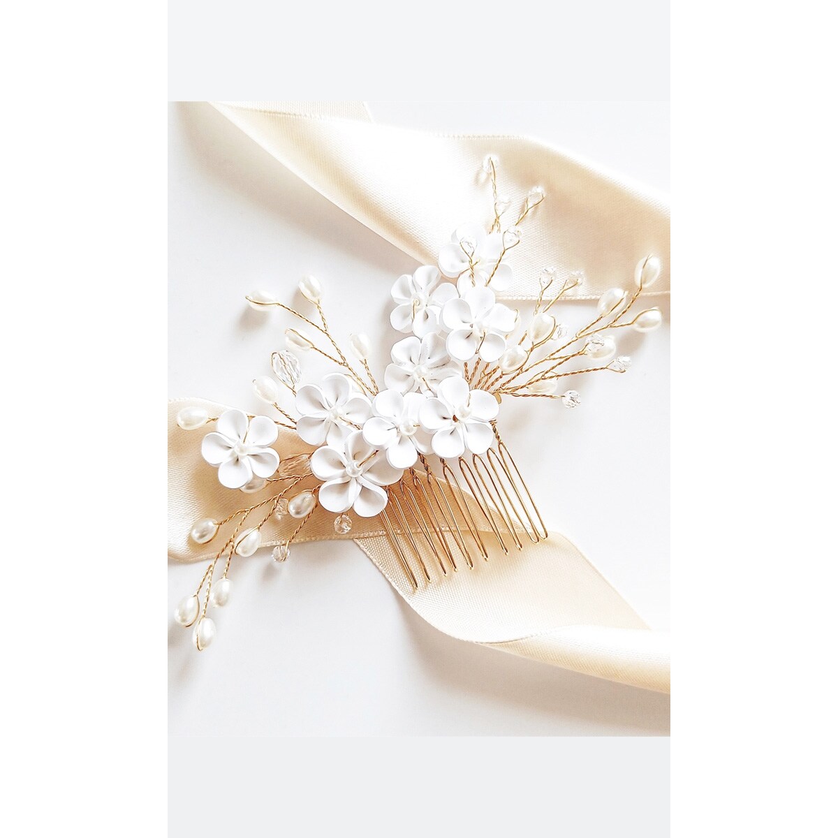 Pozłacany grzebień do ślubnego uczesania z kwiatami