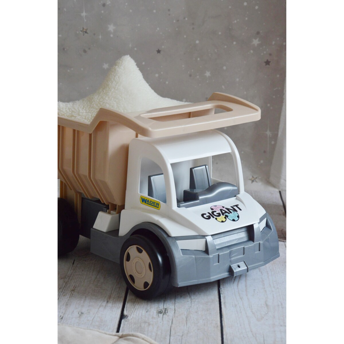 Beżowy duży samochód wywrotka dla dzieci WADER do 150kg