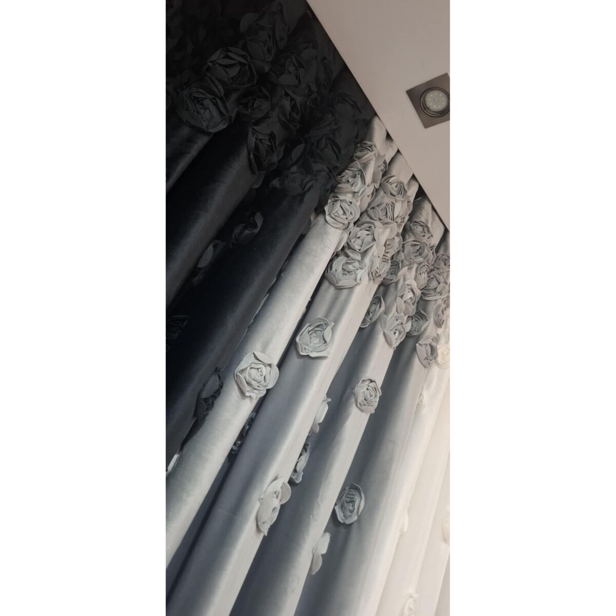 Zasłona welurowa "french roses" z wyszywanymi różami 140x270 cm taśma | czarny