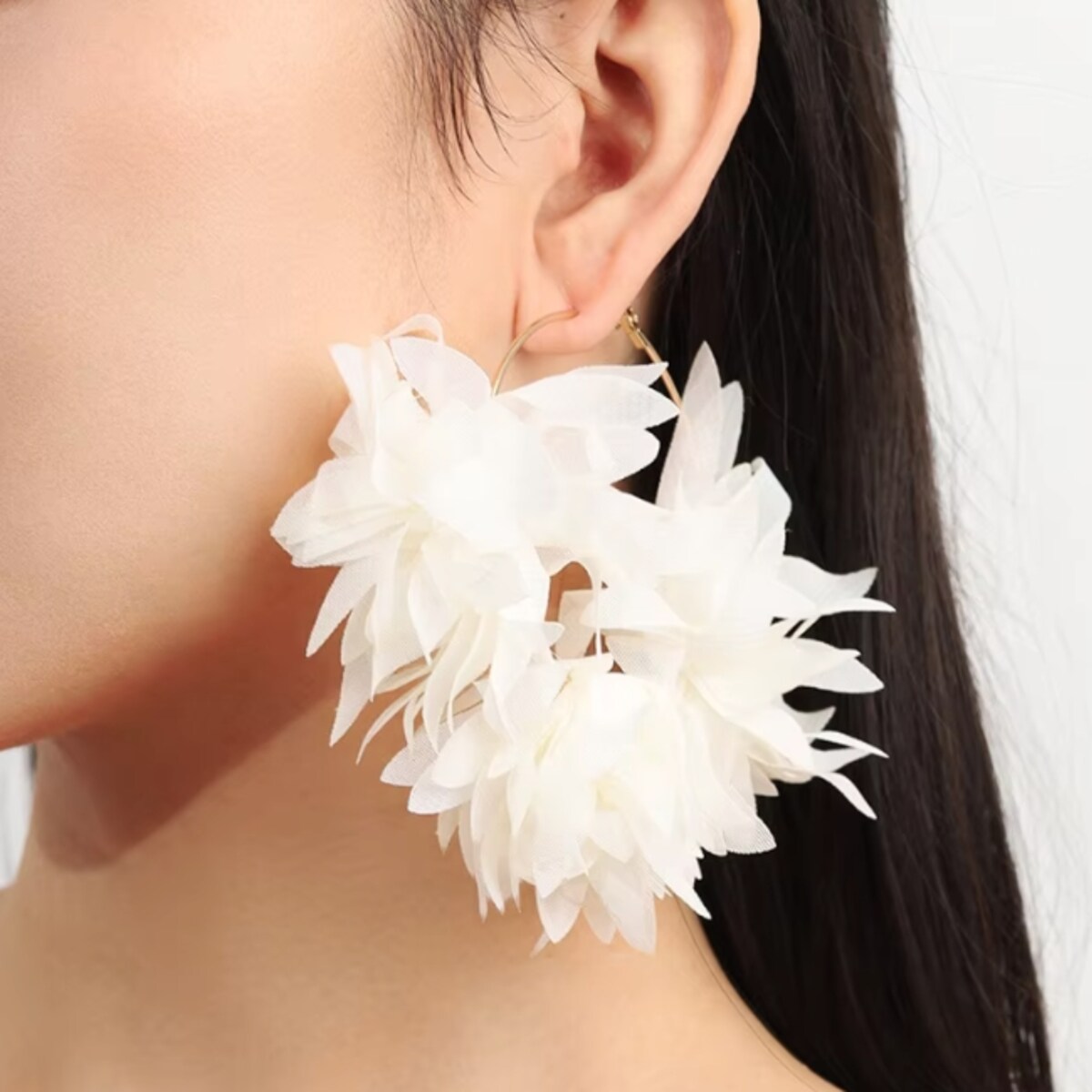 Złote koła bezowe ecru kwiaty duże wiszące płatki kwiatki boho MATERIAŁOWE