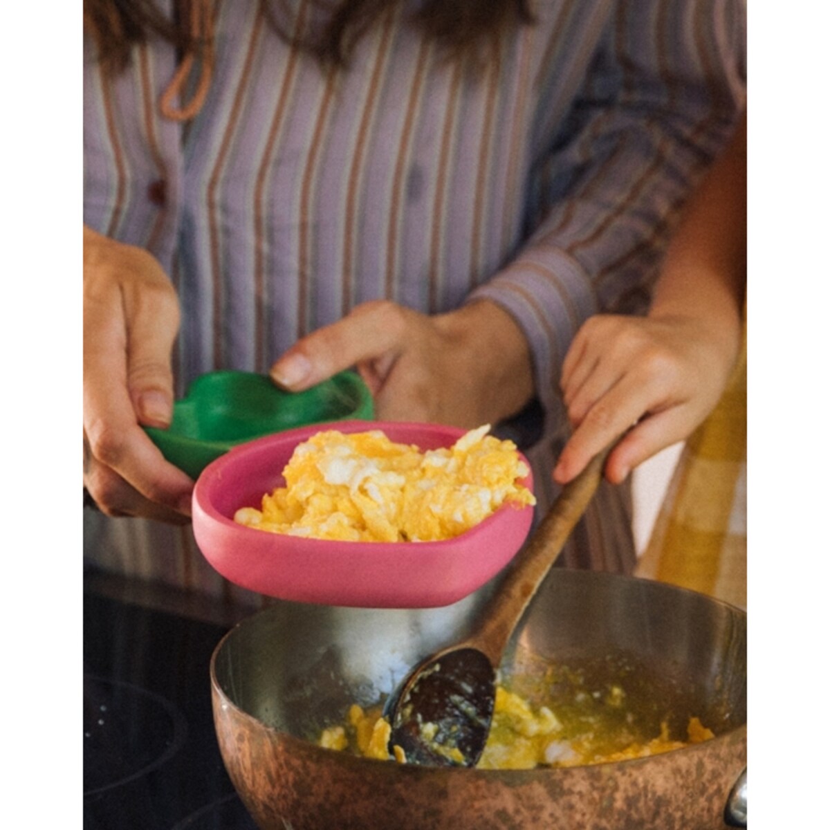 Oli & Carol Drewniany Talerzyk Dzielony dla Dziecka Rzodkiewka