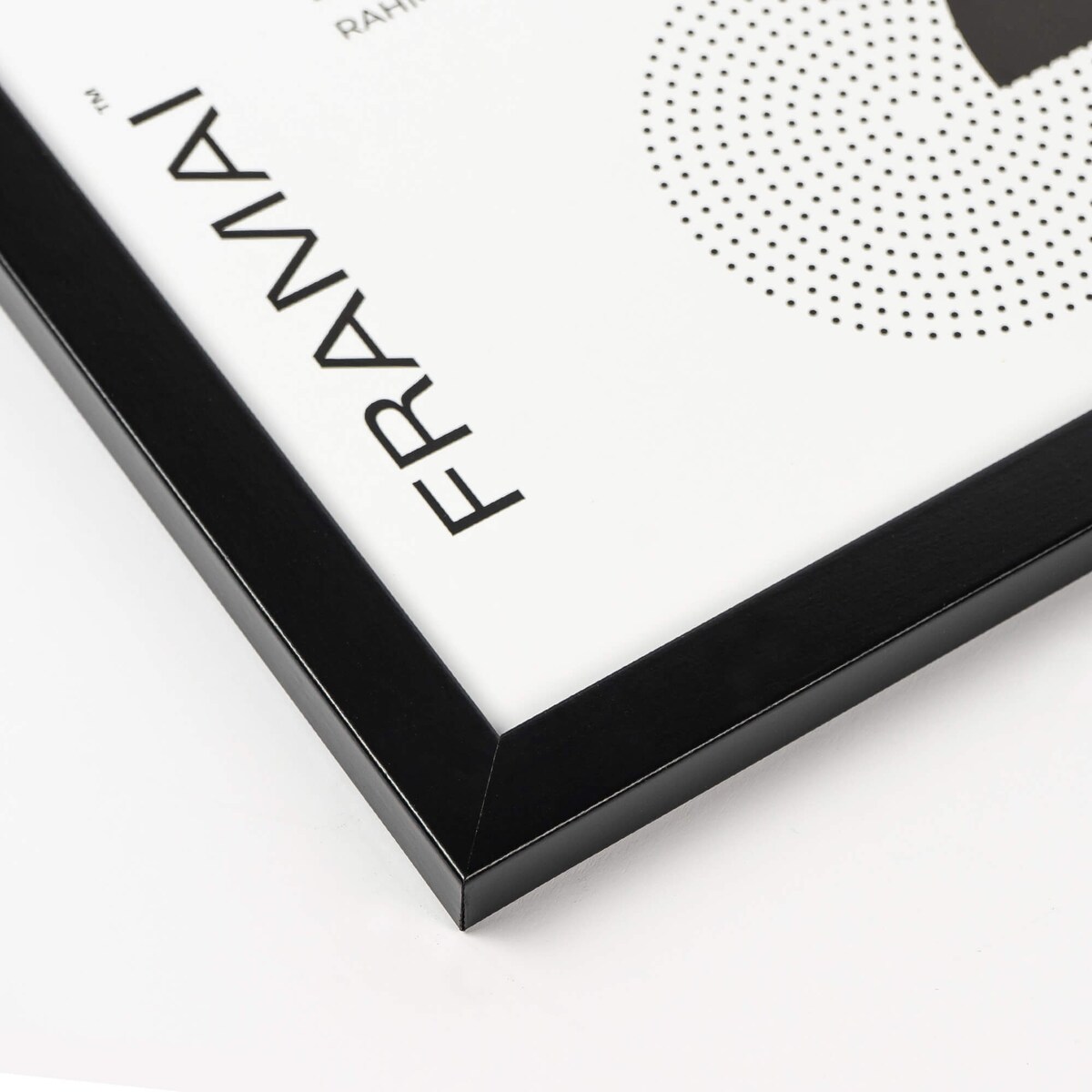 Ramka na zdjęcia 15x21 cm czarna rama MDF z plexi do powieszenia pion poziom stopka klasyczna ramka FRAMAI