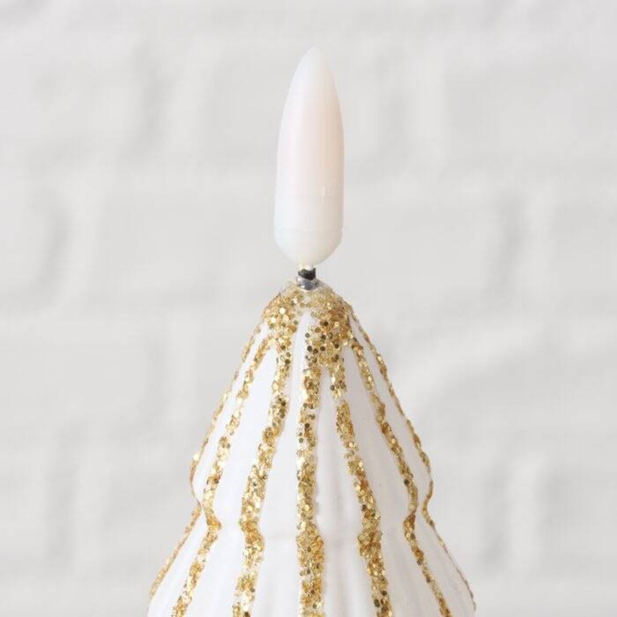 Świeca w kształcie choinki ze sztucznym płomieniem TORIS, 12 cm