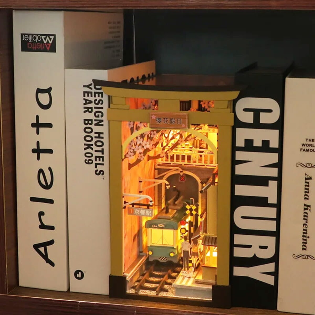 Miniaturowy domek Book Nook - Podróż na Hanami