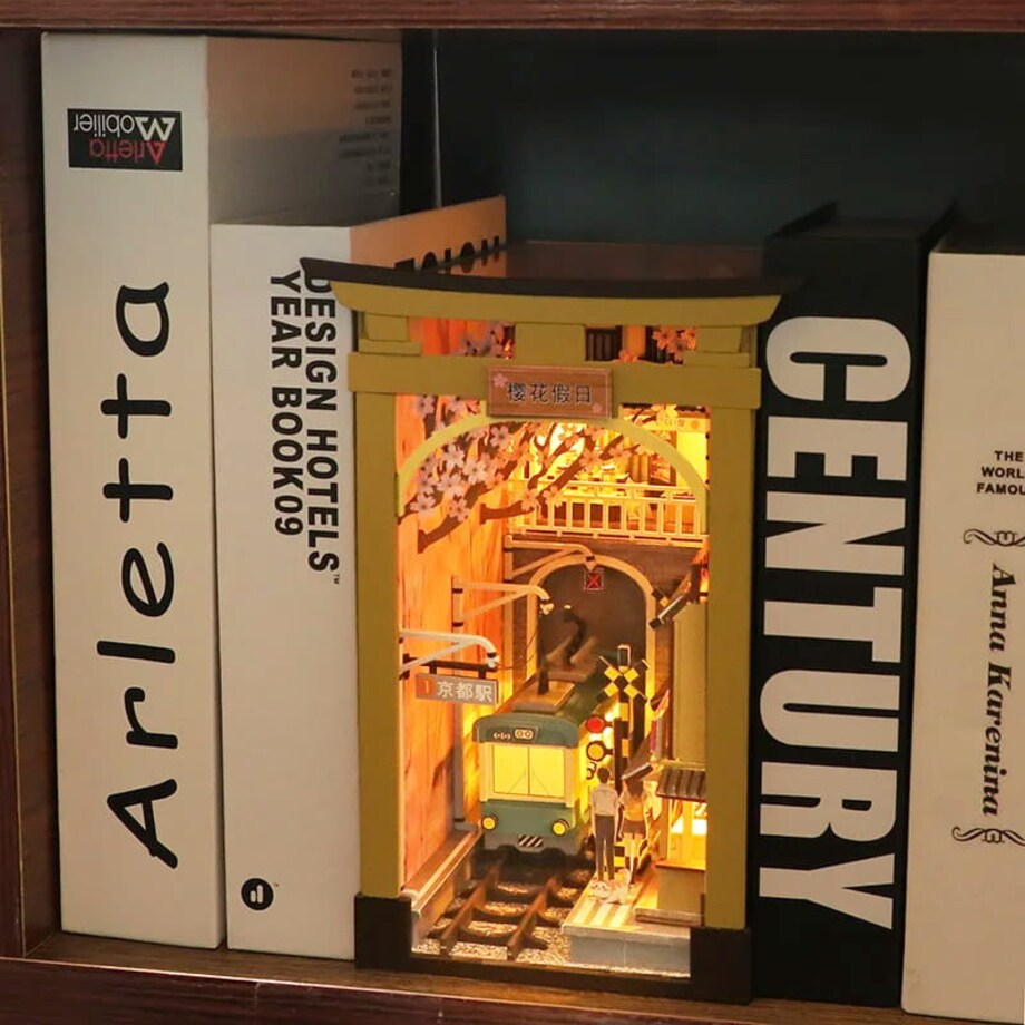 Miniaturowy domek Book Nook - Podróż na Hanami