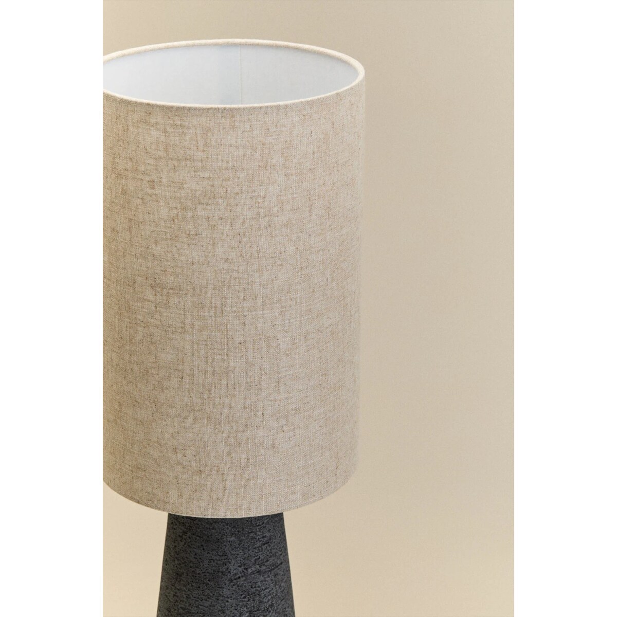 Lampa stołowa z lnu i włókna szklanego Loana, czarna