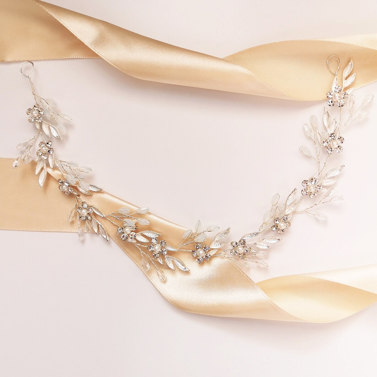 Gałązka ślubna BIŻUTERYJNA z listkami i kwiatami