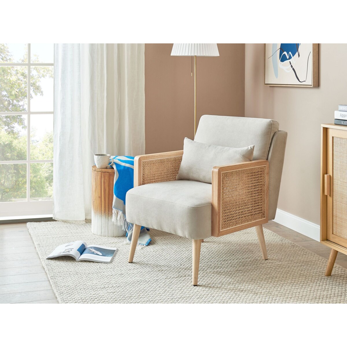 Fotel jasnobeżowy ORUM