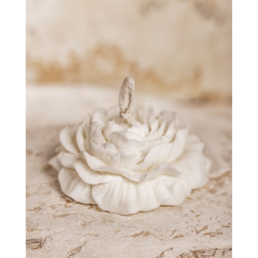 Świeca sojowa Peonia – kwiatowa dekoracja z naturalnego wosku, idealna jako elegancki prezent dla kobiety