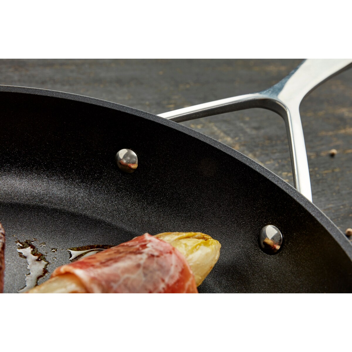 Głęboka patelnia tytanowa Demeyere Alu Pro 5 - 24 cm