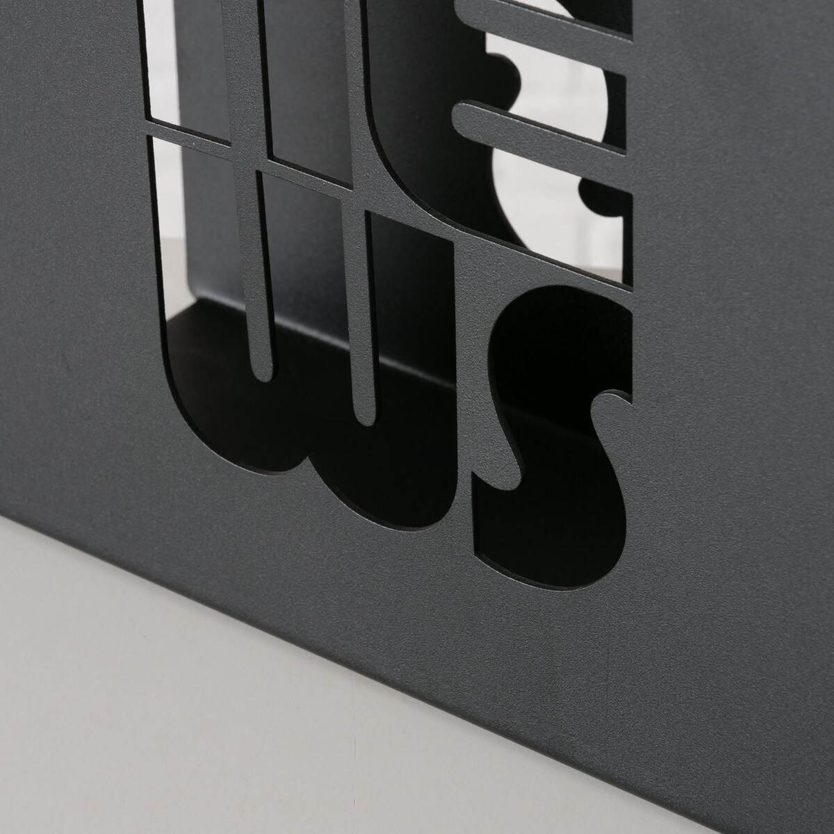 Stojak na gazety metalowy NEWS, 20 x 10 cm