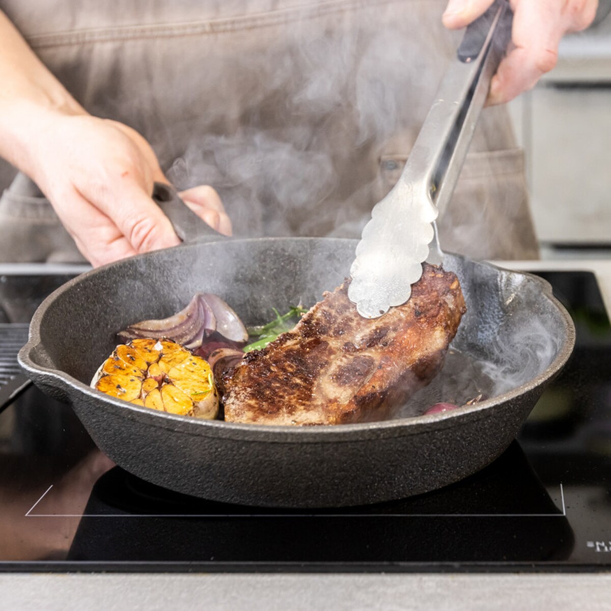 Patelnia żeliwna 24 cm Deluxe KitchenCraft