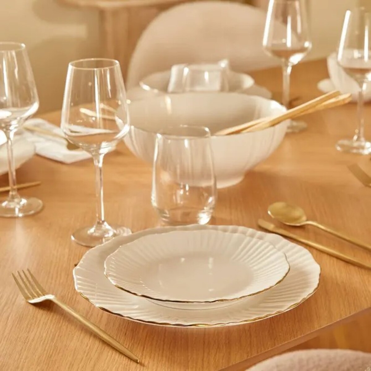 Komplet 6 porcelanowych talerzy obiadowych, białe ze złotem, Daphné, 27 cm