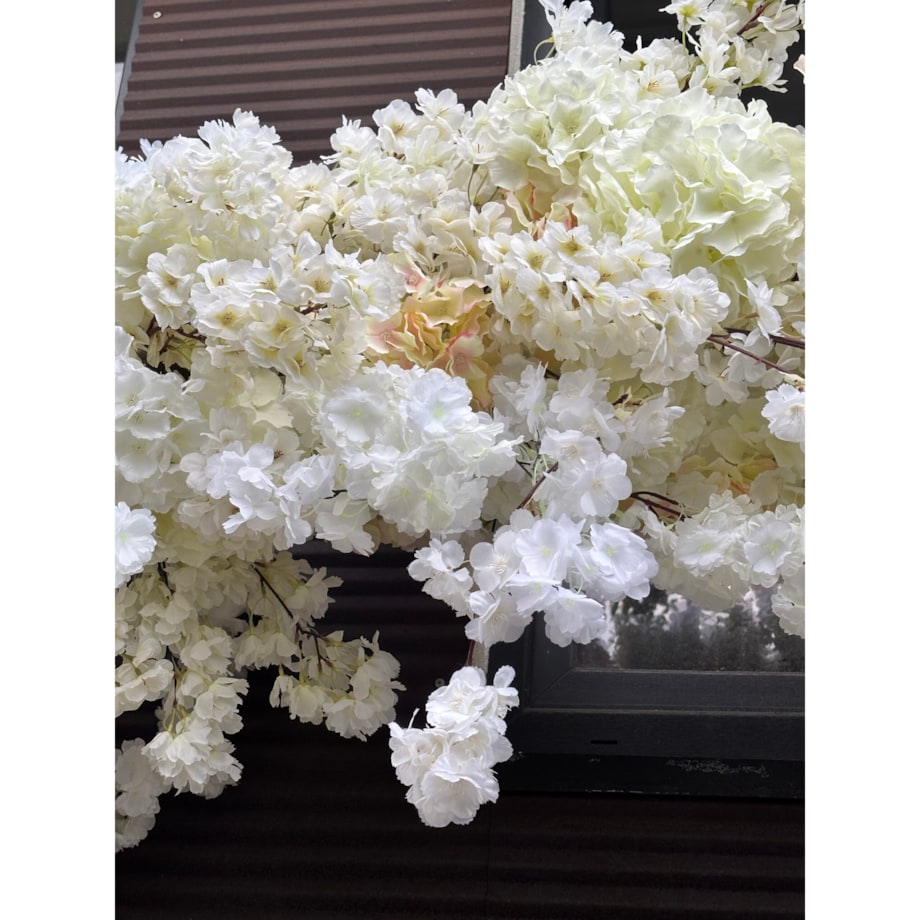 Drzewo kwitnącej wiśni kremowo-biała boczna na naturalnym pniu 220 cm