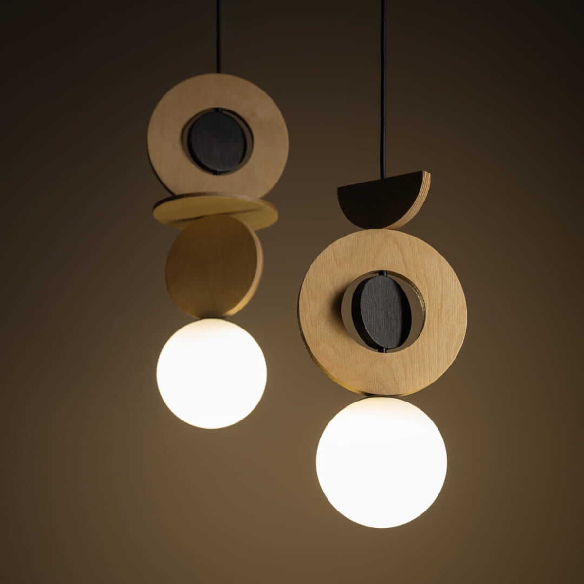 Standardowa lampa wisząca Drops 11173 Nowodvorski kula drewniana szklana biała czarna