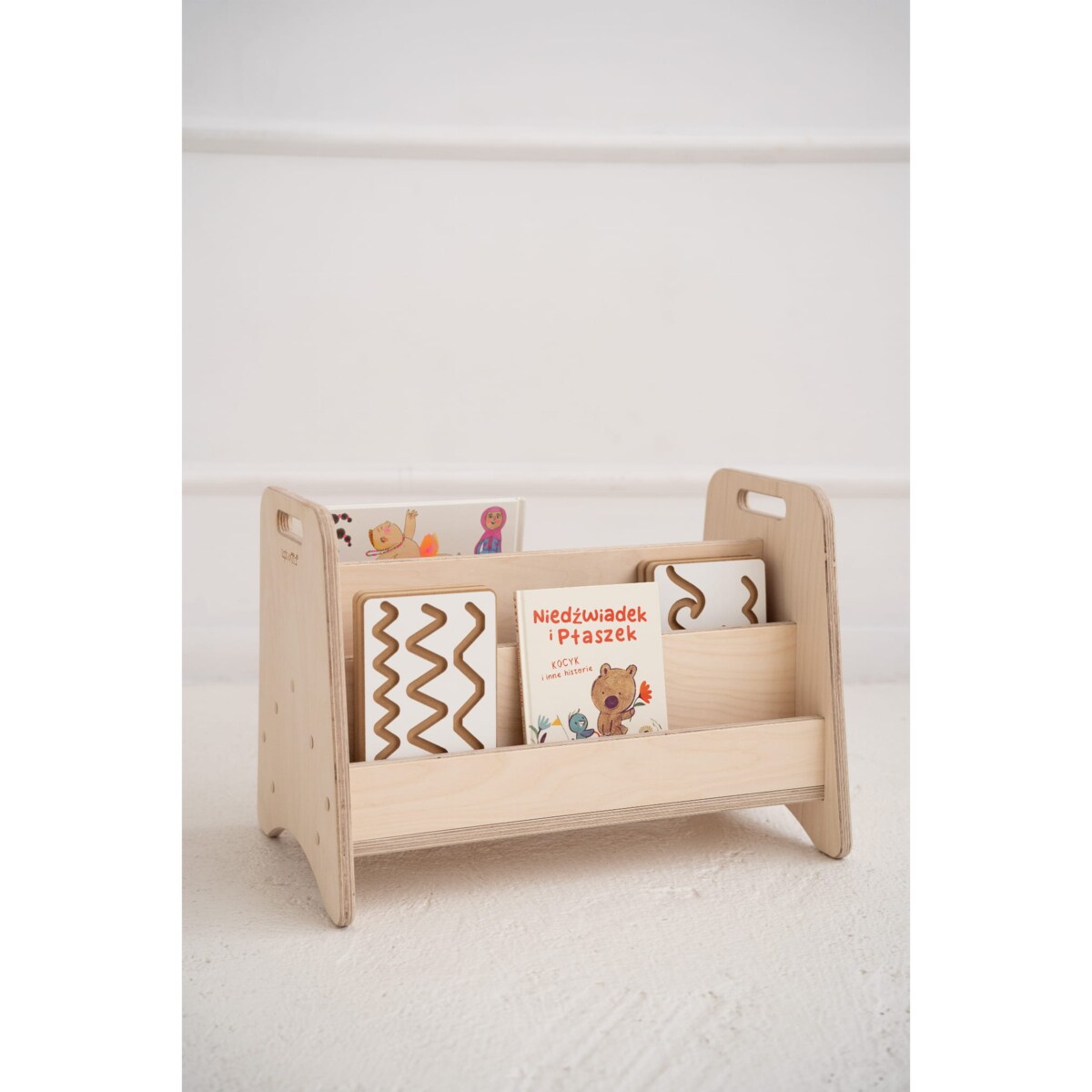 M - biblioteczka montessori